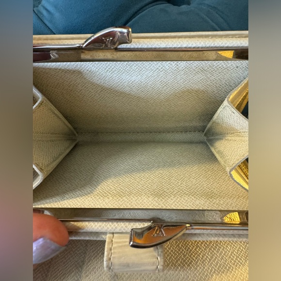 Louis Vuitton Epi kisslock/agenda BUNDLE - Picture 7 of 13